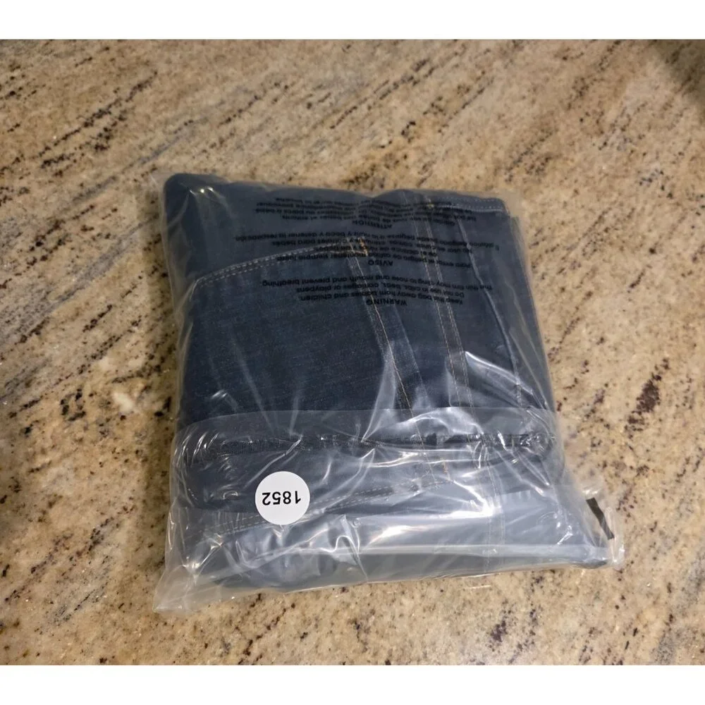 LL Bean Classic Fit Women's Plus Size 20 Blue Denim Crop Capri Jean 40x18